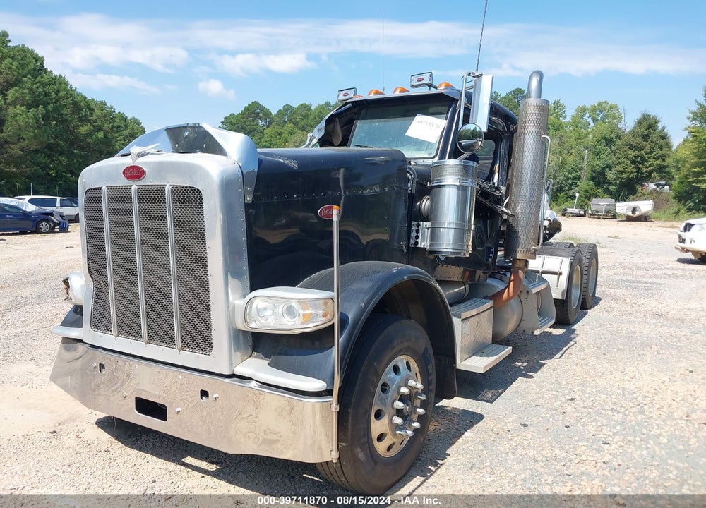 2011 PETERBILT 388 VIN: 1XPWDU9X9BD117477