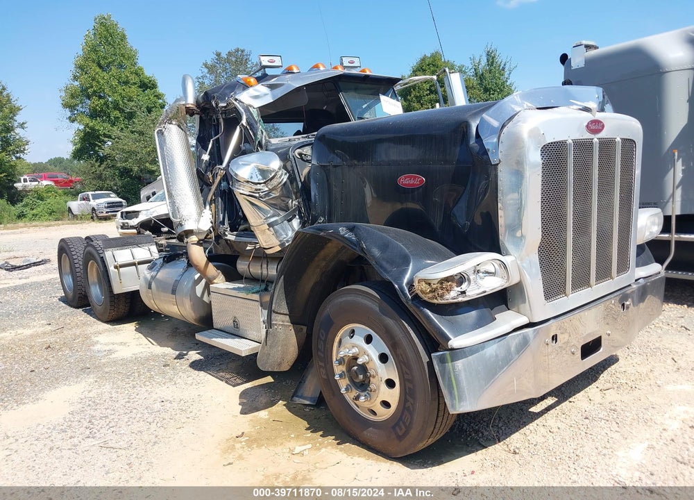 2011 PETERBILT 388 VIN: 1XPWDU9X9BD117477