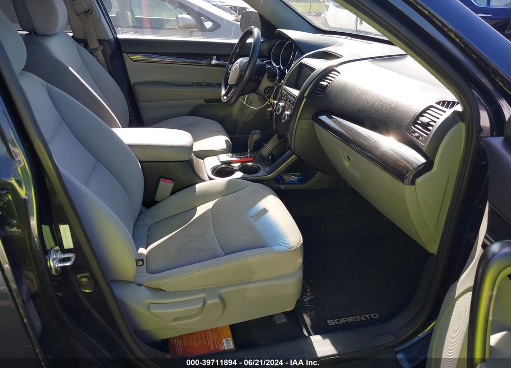 2013 KIA SORENTO LX VIN: 5XYKT4A65DG386876