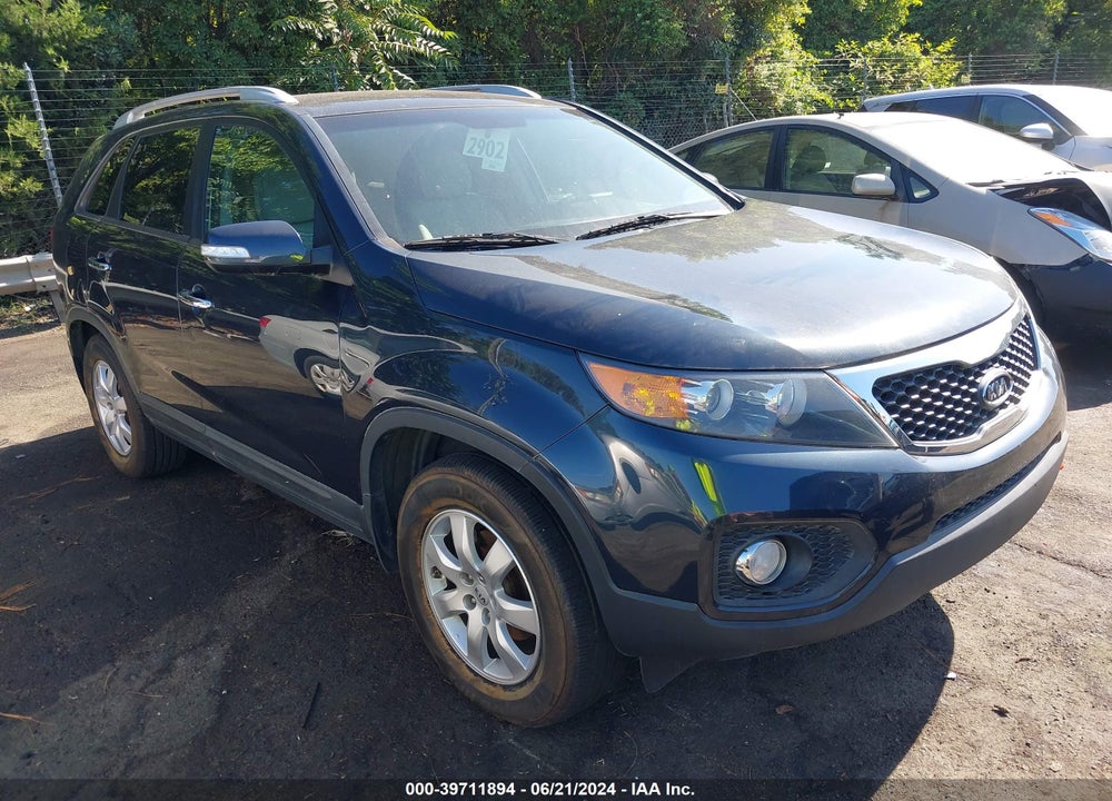 2013 KIA SORENTO LX VIN: 5XYKT4A65DG386876