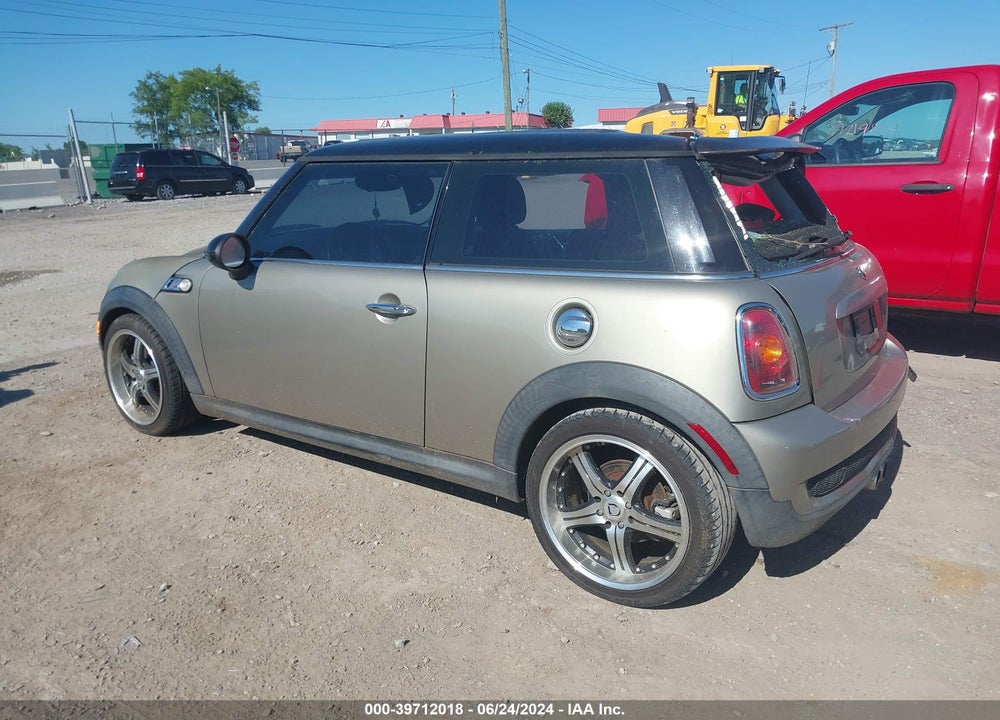 2007 MINI COOPER S VIN: WMWMF73557TL92625