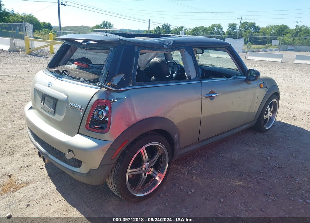 2007 MINI COOPER S VIN: WMWMF73557TL92625