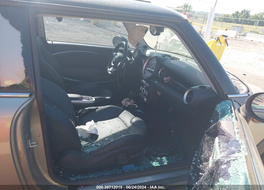 2007 MINI COOPER S VIN: WMWMF73557TL92625