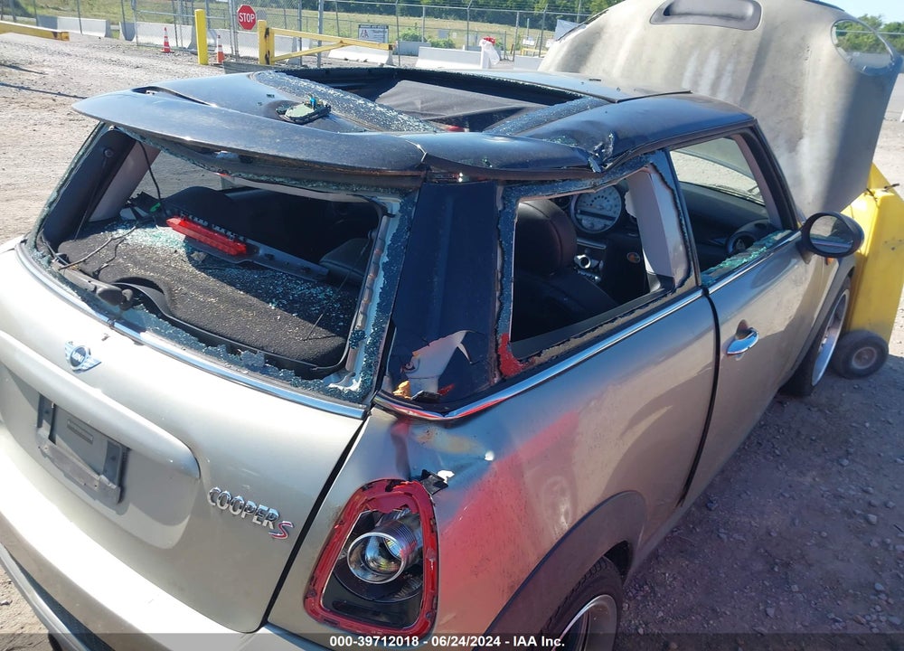 2007 MINI COOPER S VIN: WMWMF73557TL92625