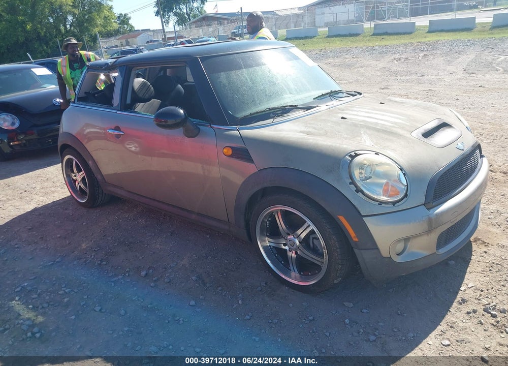 2007 MINI COOPER S VIN: WMWMF73557TL92625