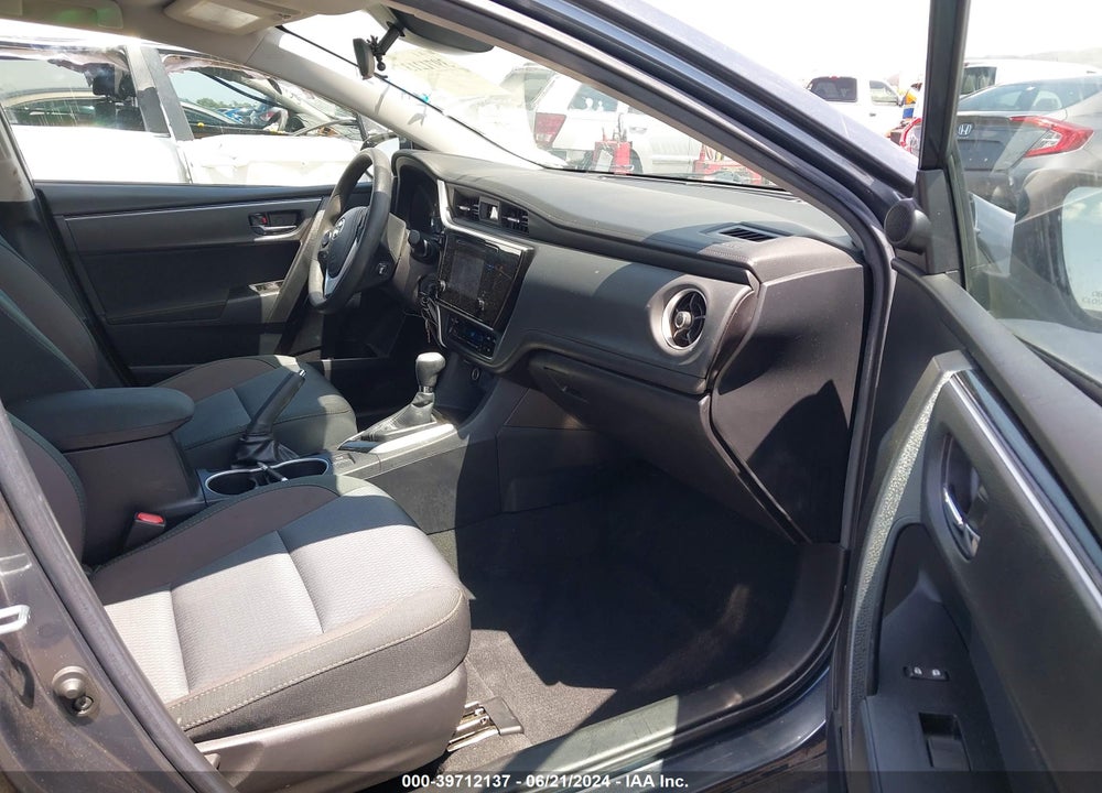 2019 TOYOTA COROLLA LE VIN: 2T1BURHE5KC196429