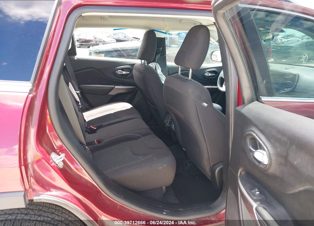 2019 JEEP CHEROKEE LATITUDE FWD VIN: 1C4PJLCBXKD357823