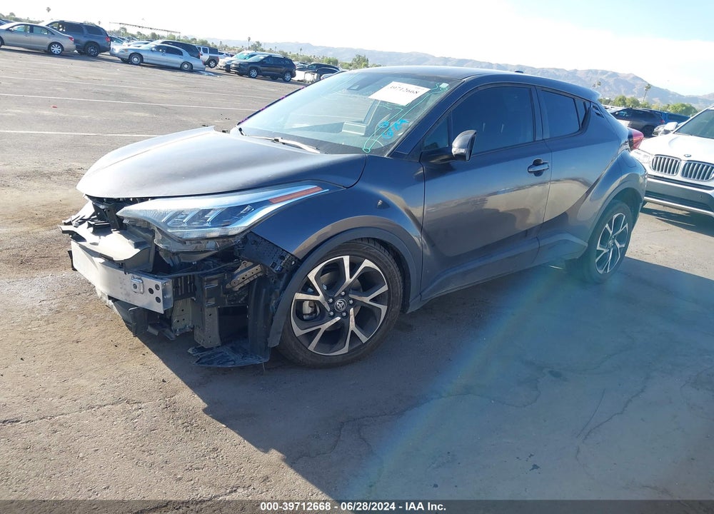 2020 TOYOTA C-HR XLE VIN: JTNKHMBX2L1065588