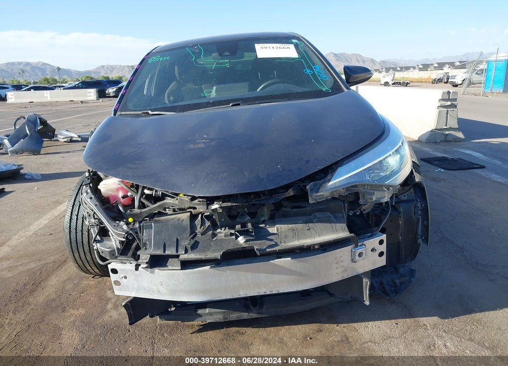 2020 TOYOTA C-HR XLE VIN: JTNKHMBX2L1065588