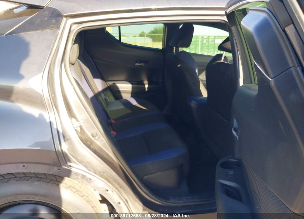 2020 TOYOTA C-HR XLE VIN: JTNKHMBX2L1065588