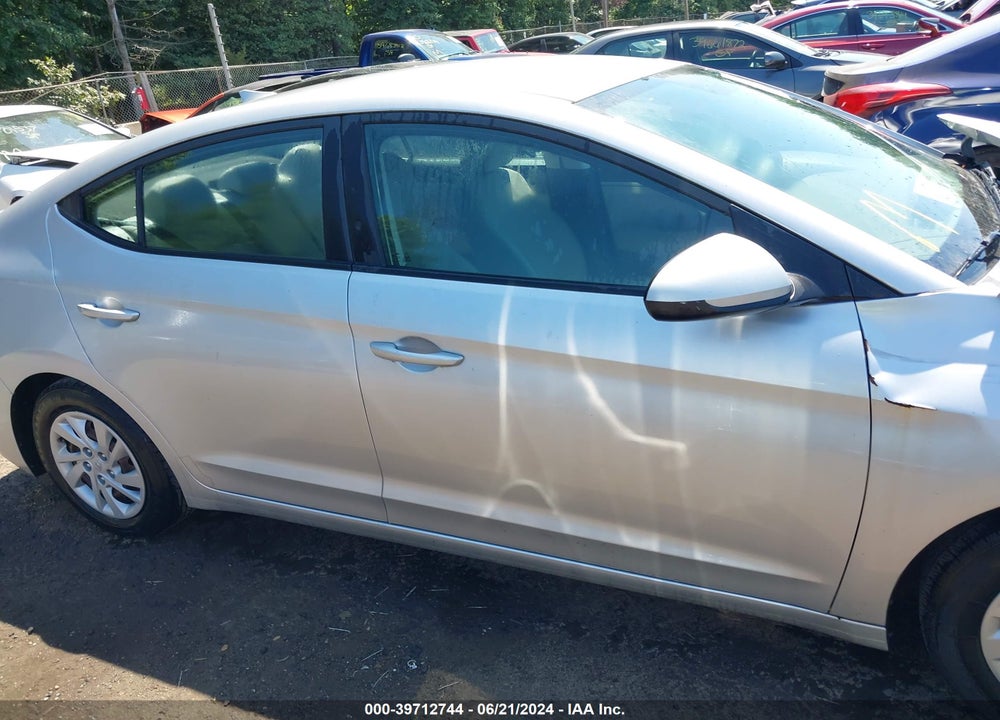 2017 HYUNDAI ELANTRA SE VIN: 5NPD74LF8HH185126