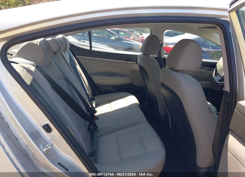 2017 HYUNDAI ELANTRA SE VIN: 5NPD74LF8HH185126
