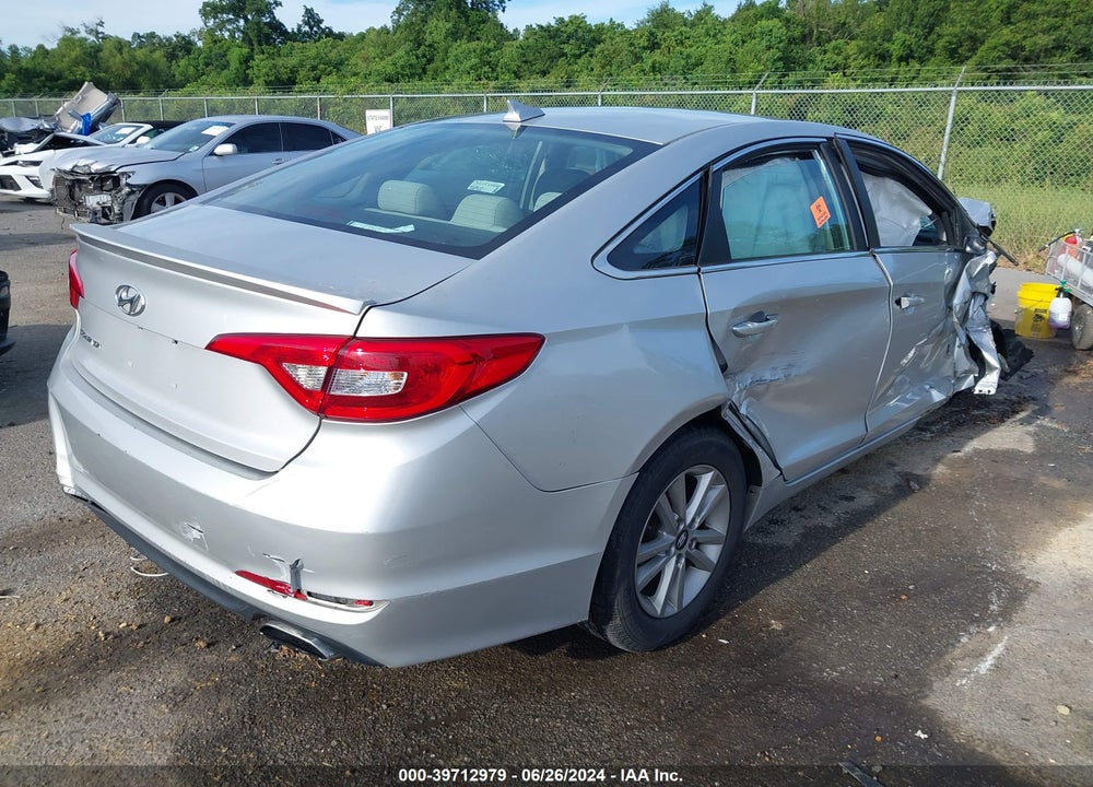 2016 HYUNDAI SONATA SE VIN: 5NPE24AF4GH329369