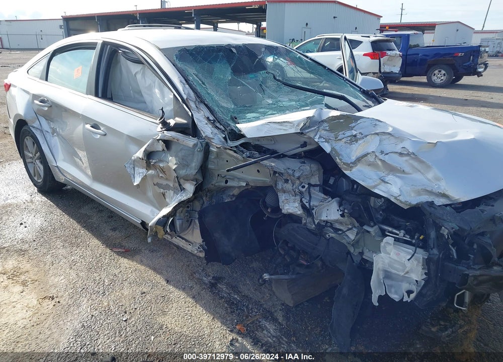 2016 HYUNDAI SONATA SE VIN: 5NPE24AF4GH329369