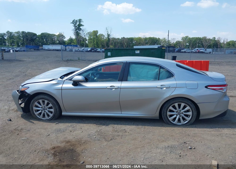 2018 TOYOTA CAMRY LE VIN: 4T1B11HK0JU650437
