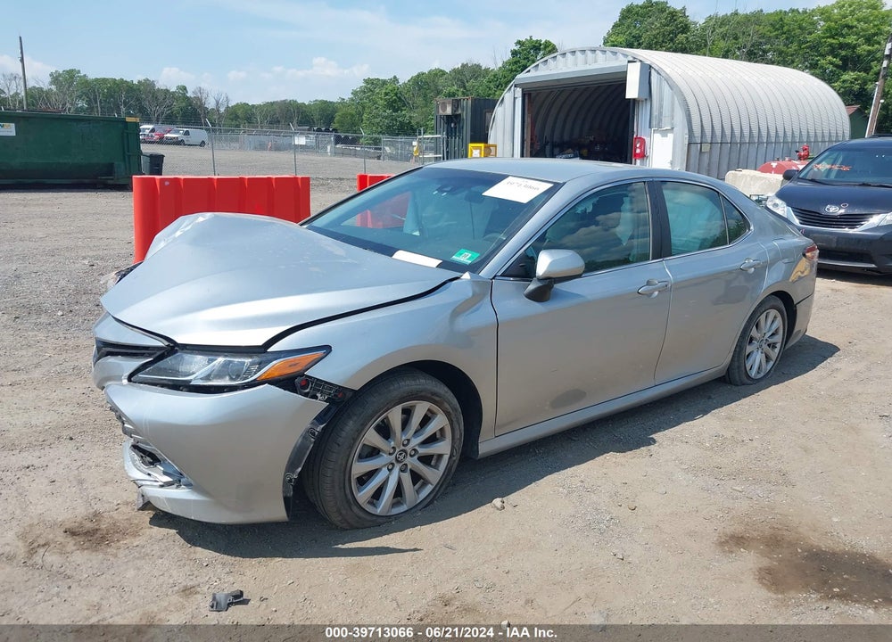 2018 TOYOTA CAMRY LE VIN: 4T1B11HK0JU650437