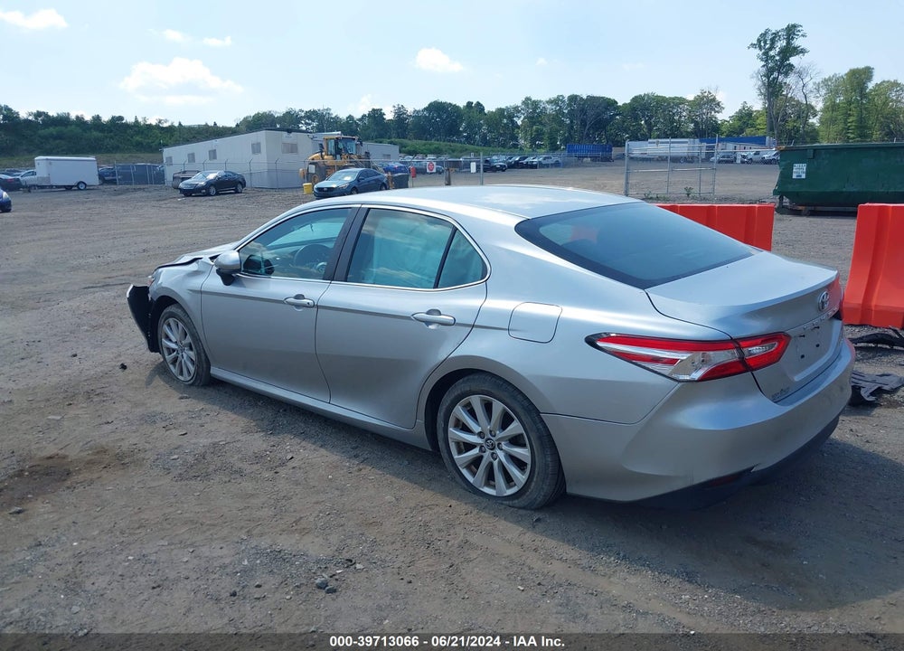 2018 TOYOTA CAMRY LE VIN: 4T1B11HK0JU650437