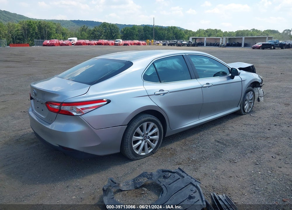 2018 TOYOTA CAMRY LE VIN: 4T1B11HK0JU650437