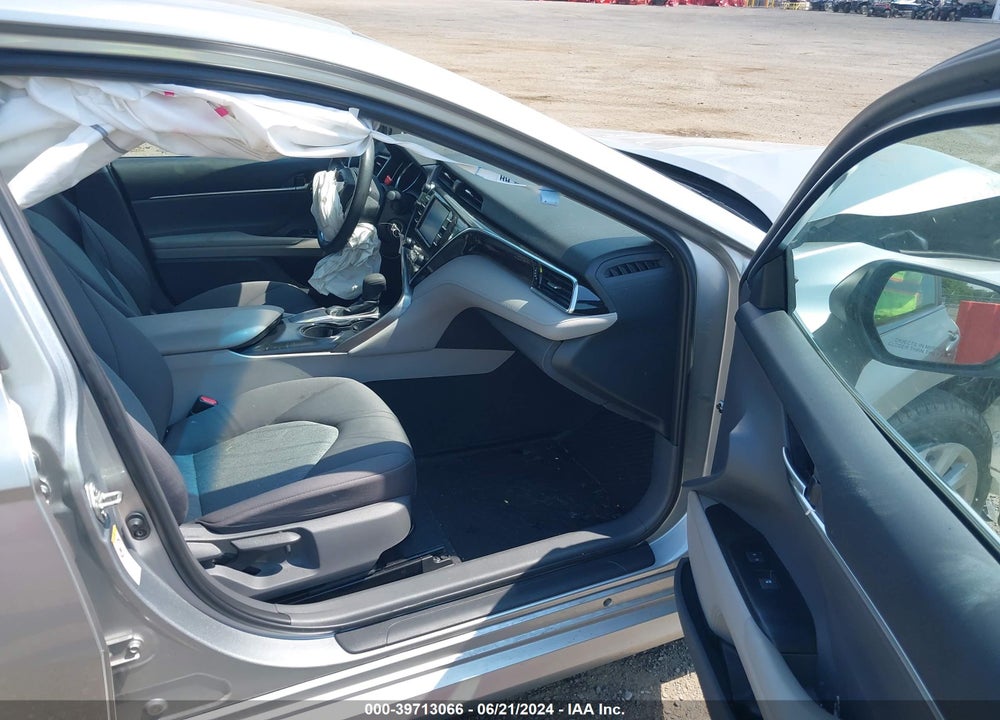 2018 TOYOTA CAMRY LE VIN: 4T1B11HK0JU650437