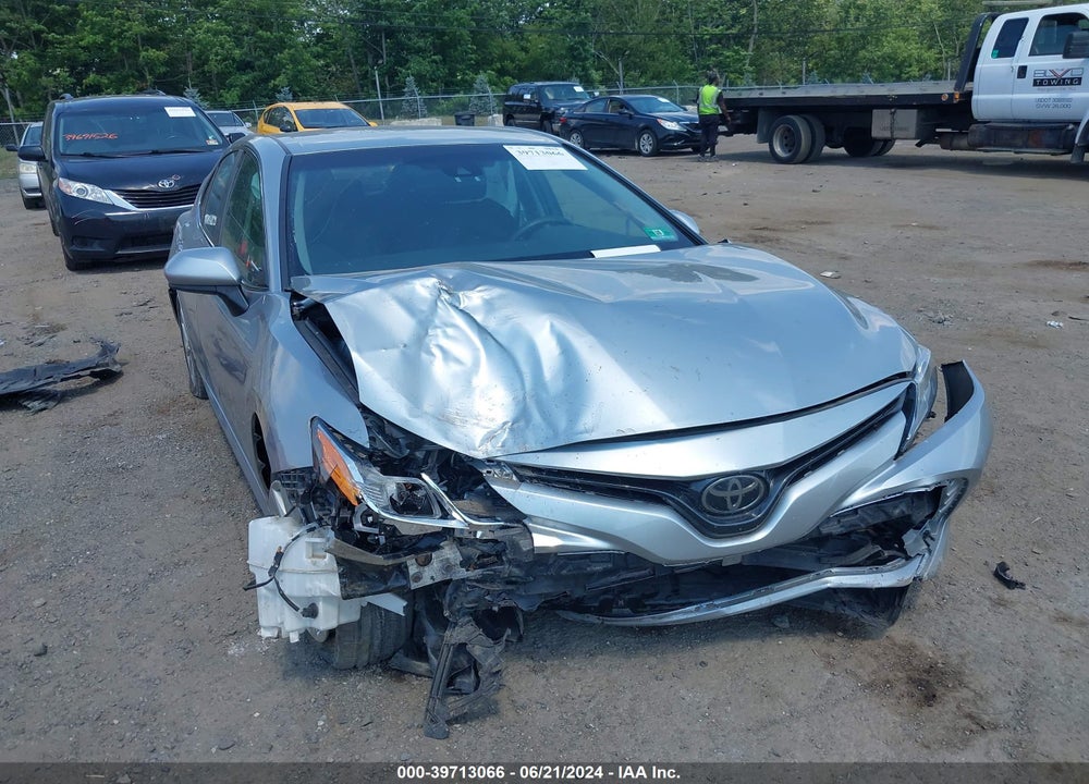2018 TOYOTA CAMRY LE VIN: 4T1B11HK0JU650437