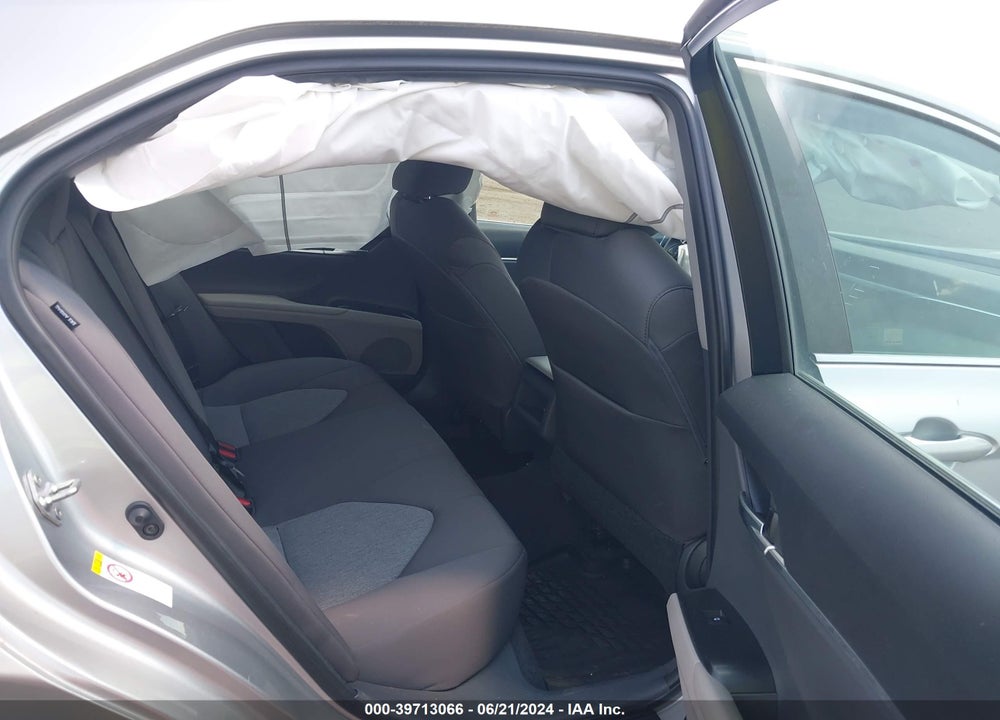 2018 TOYOTA CAMRY LE VIN: 4T1B11HK0JU650437