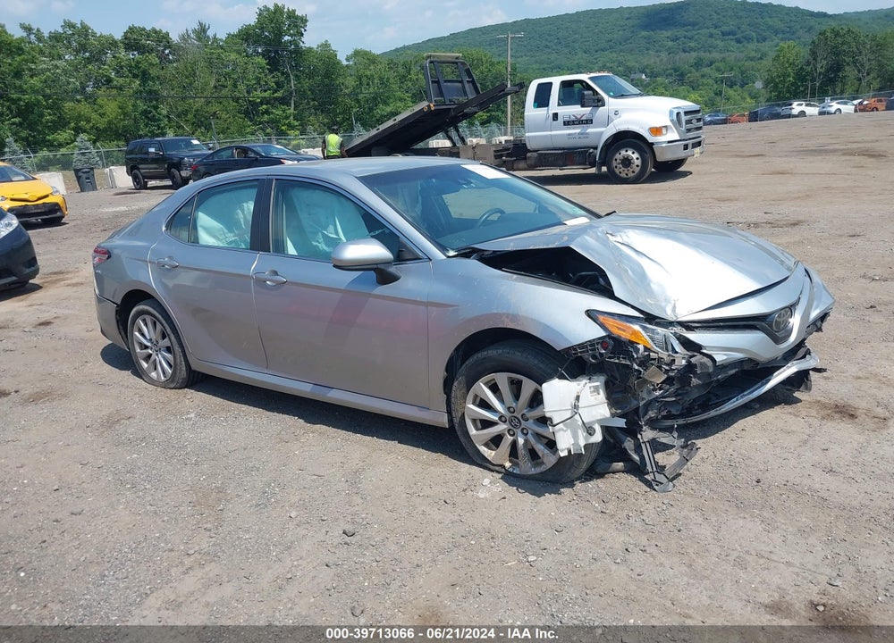 2018 TOYOTA CAMRY LE VIN: 4T1B11HK0JU650437