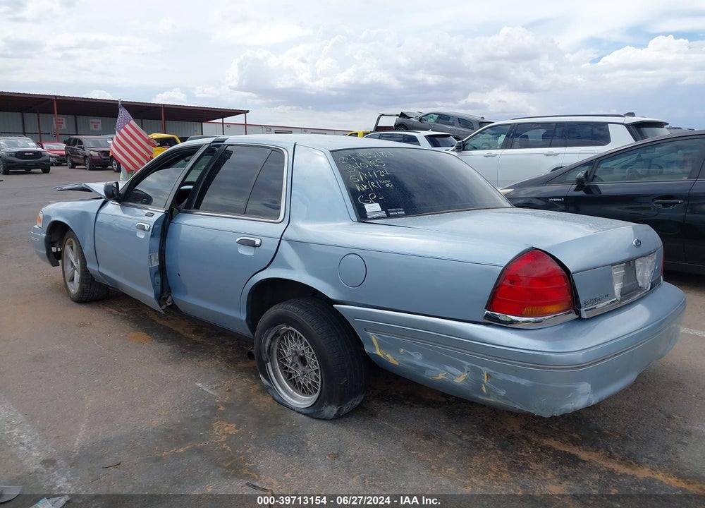 2002 FORD CROWN VICTORIA LX VIN: 2FAFP74W82X140353