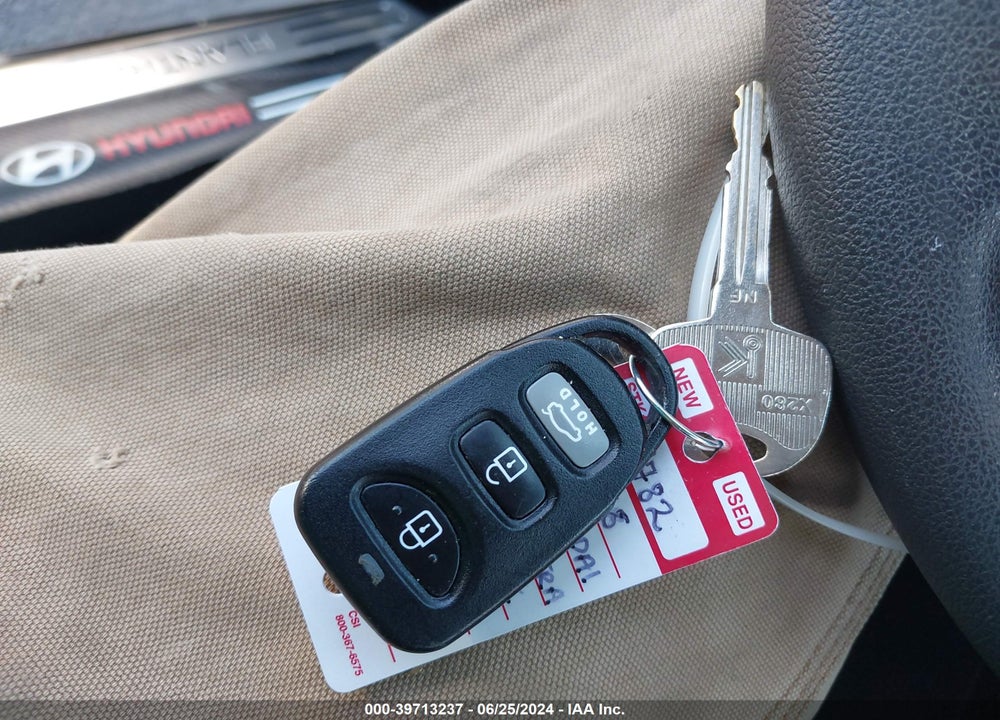 2018 HYUNDAI ELANTRA SE VIN: KMHD74LF4JU470316