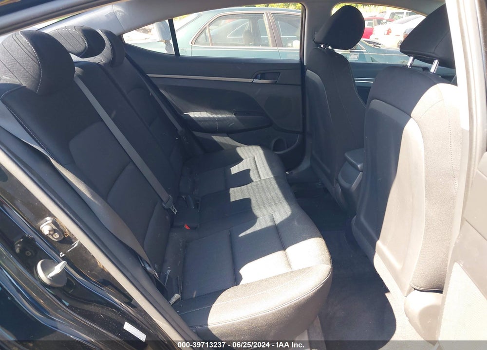2018 HYUNDAI ELANTRA SE VIN: KMHD74LF4JU470316
