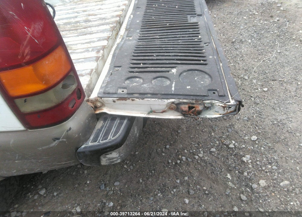 2002 CHEVROLET SILVERADO 1500 LS VIN: 2GCEK19VX21276830