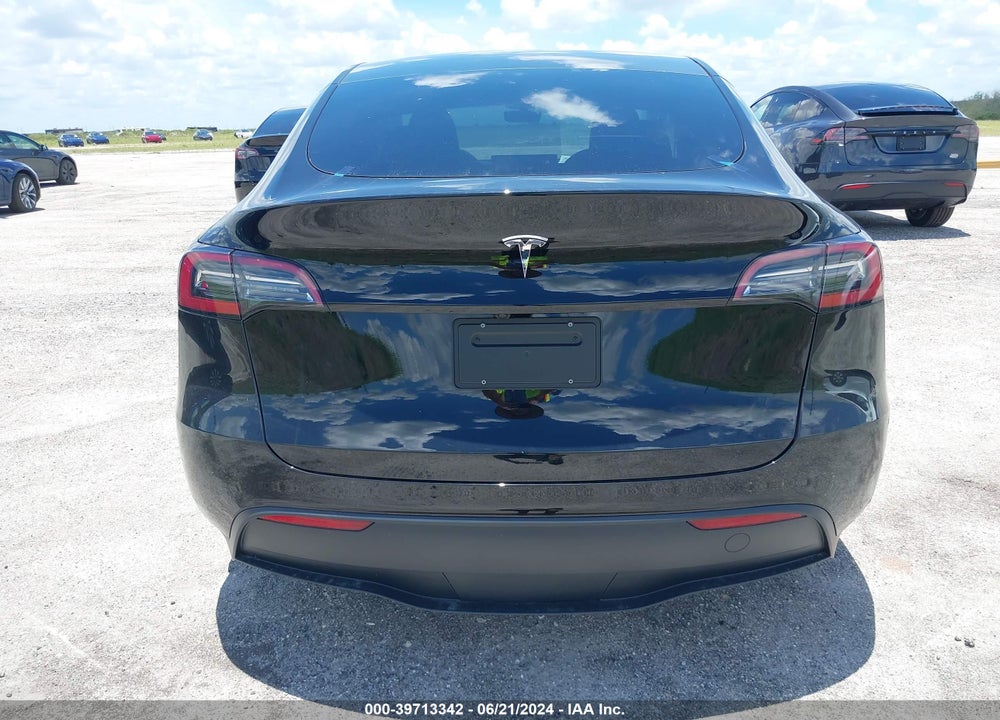 2024 TESLA MODEL Y LONG RANGE/RWD VIN: 7SAYGDED6RF085011