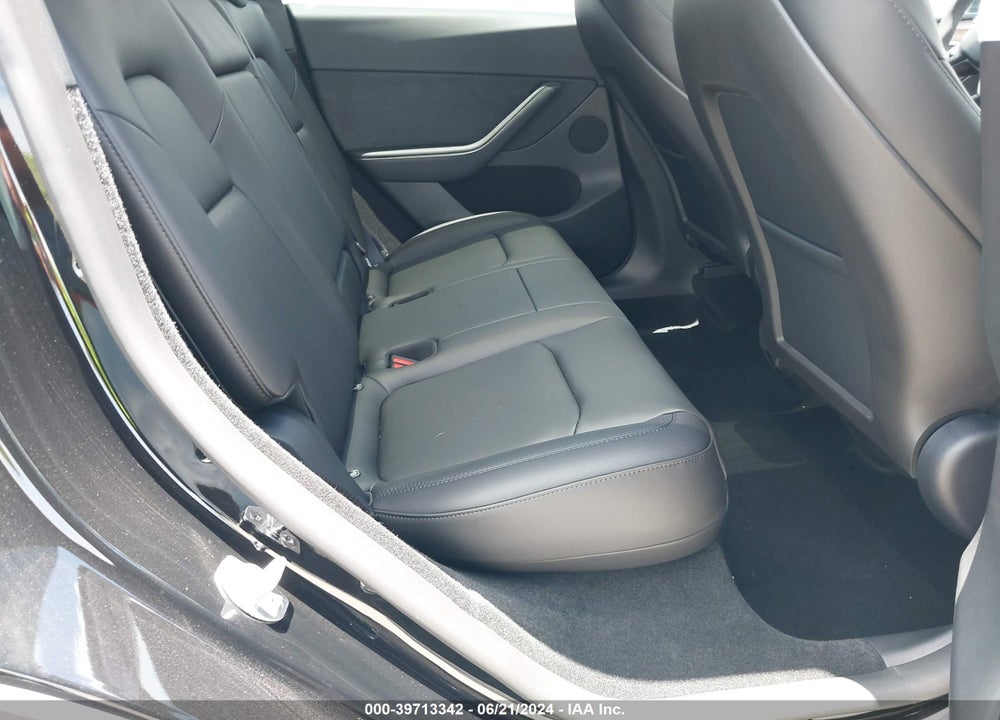 2024 TESLA MODEL Y LONG RANGE/RWD VIN: 7SAYGDED6RF085011