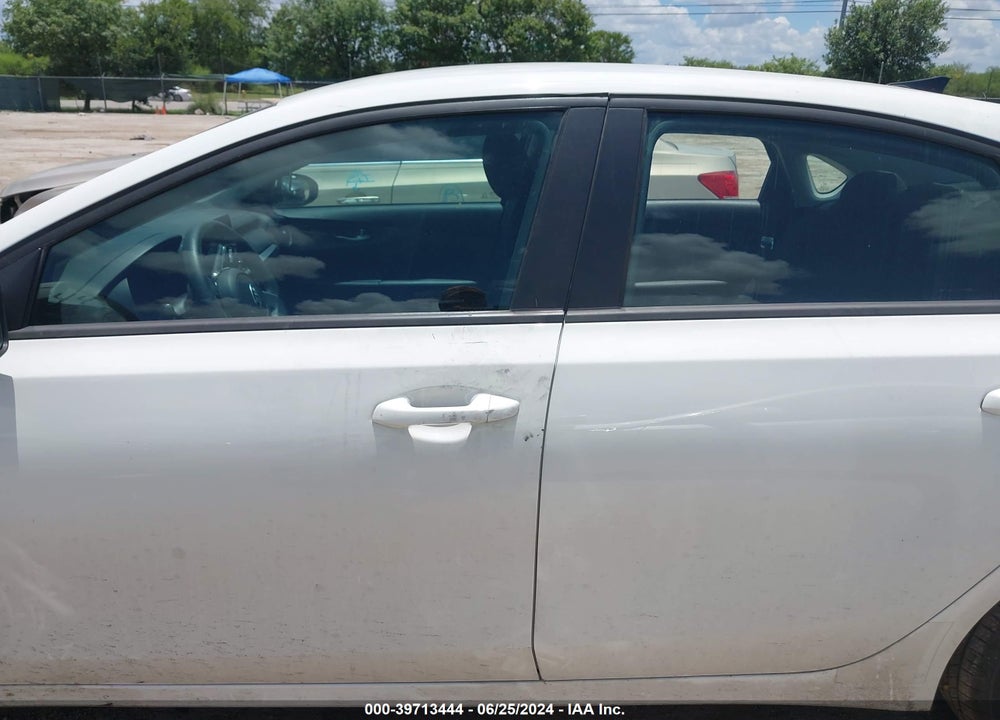 2019 KIA FORTE LXS VIN: 3KPF24AD4KE010800