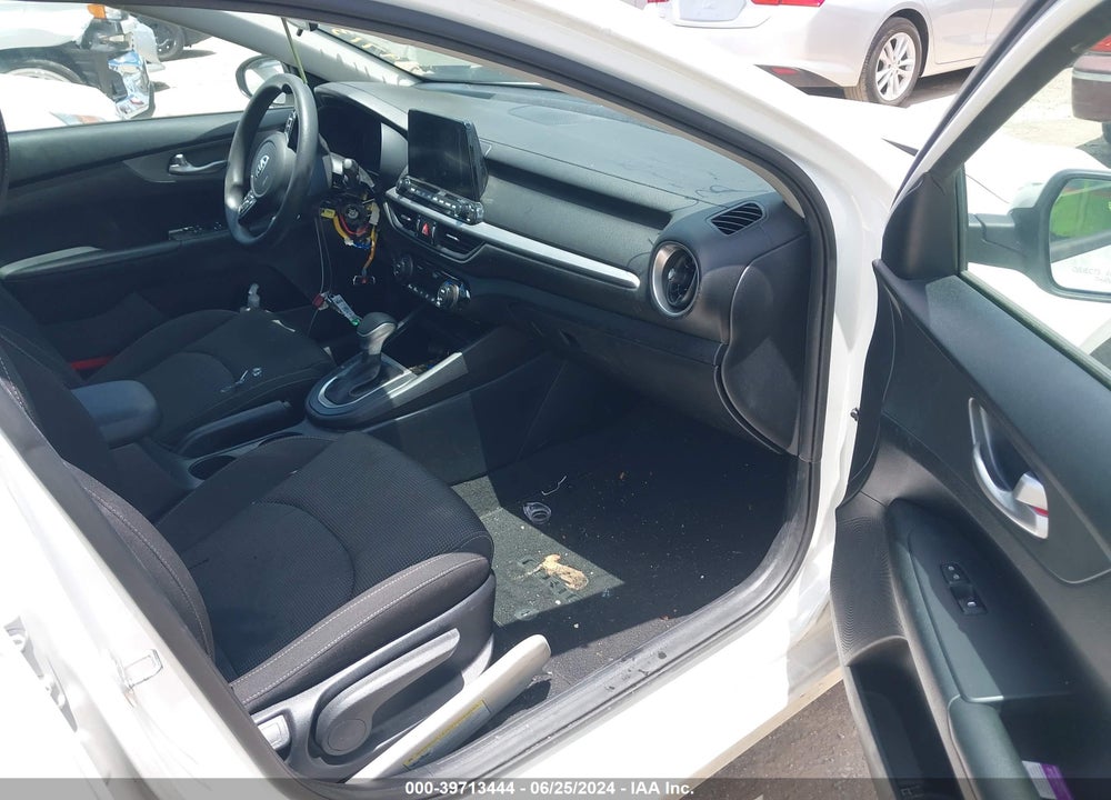 2019 KIA FORTE LXS VIN: 3KPF24AD4KE010800