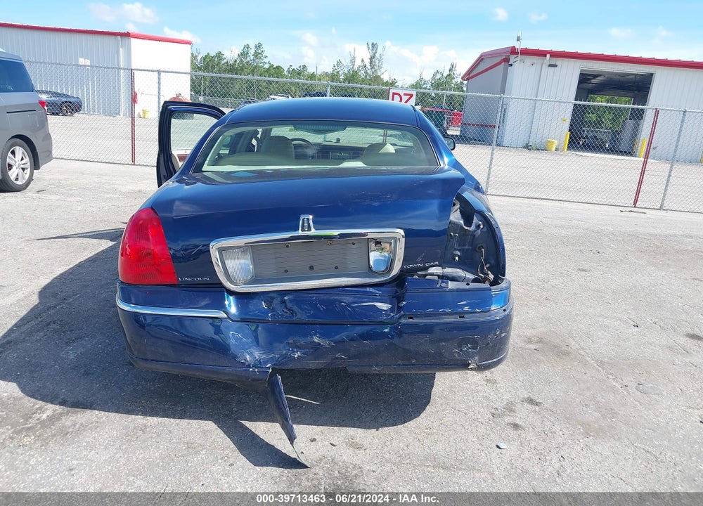 2009 LINCOLN TOWN CAR SIGNATURE LIMITED VIN: 2LNHM82V69X606072