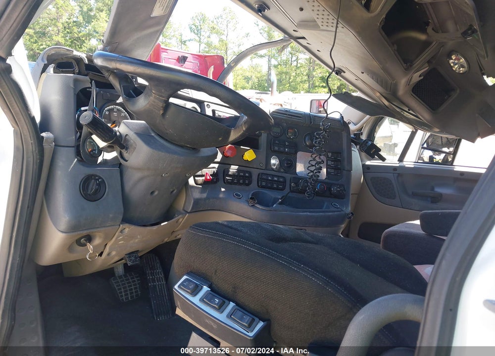 2018 FREIGHTLINER CASCADIA 125 VIN: 3AKJGLDV7JSHR7113