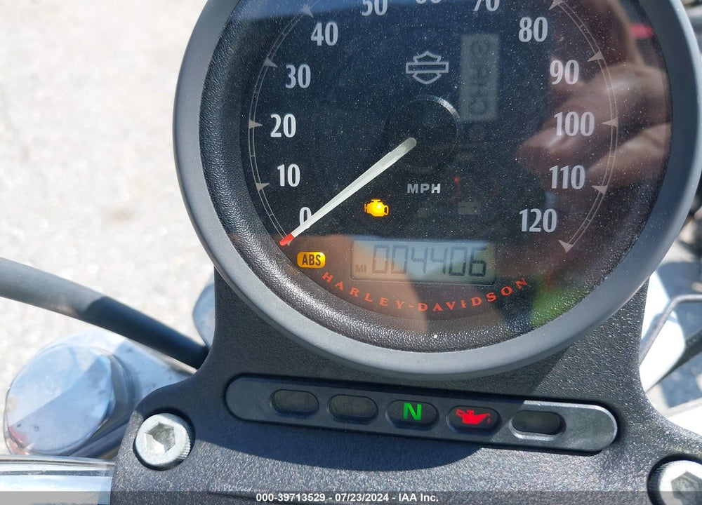 2019 HARLEY-DAVIDSON XL883 L VIN: 1HD4CR218KC402660