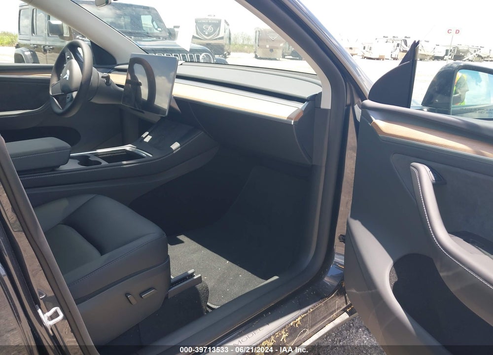 2024 TESLA MODEL Y LONG RANGE DUAL MOTOR ALL-WHEEL DRIVE VIN: 7SAYGDEEXRA272290