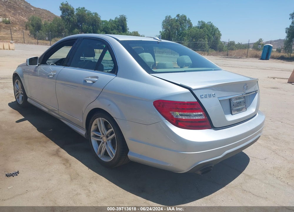 2013 MERCEDES-BENZ C 250 LUXURY/SPORT VIN: WDDGF4HB0DR290600