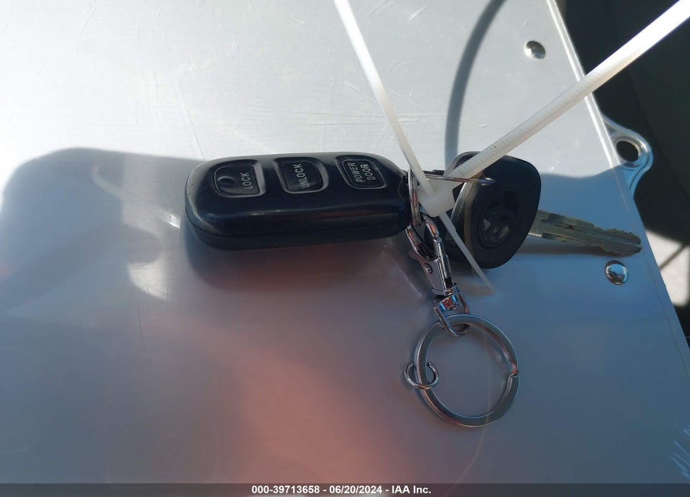 2004 TOYOTA CAMRY LE VIN: 4T1BE32K04U854040
