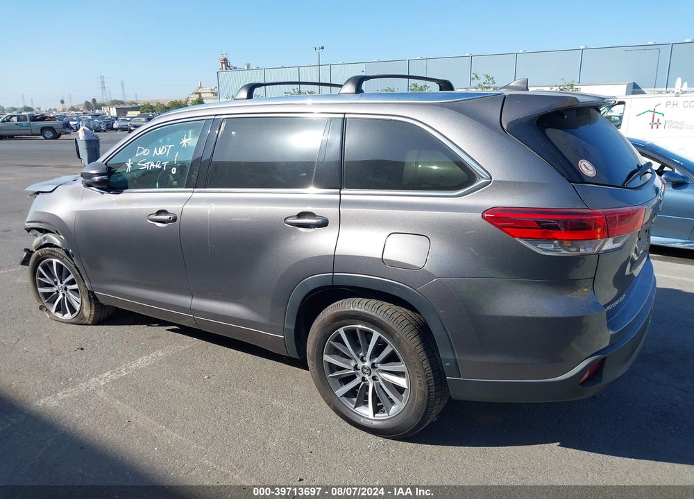 2018 TOYOTA HIGHLANDER XLE VIN: 5TDKZRFH1JS550306