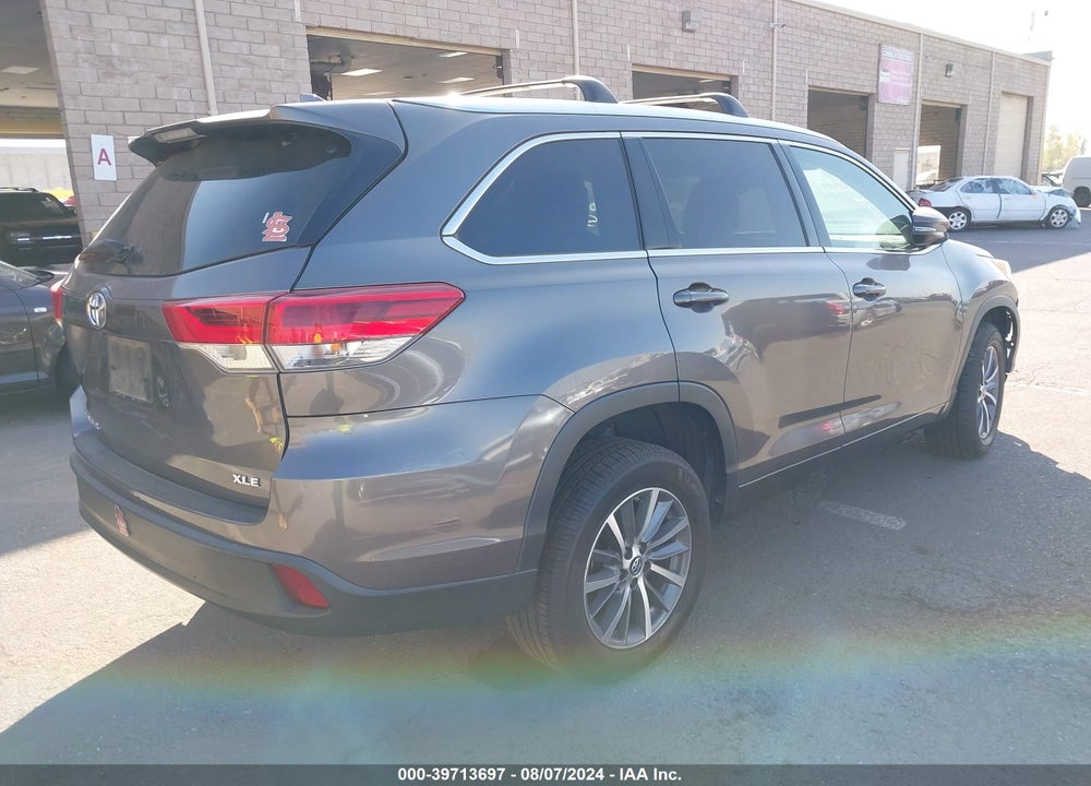 2018 TOYOTA HIGHLANDER XLE VIN: 5TDKZRFH1JS550306