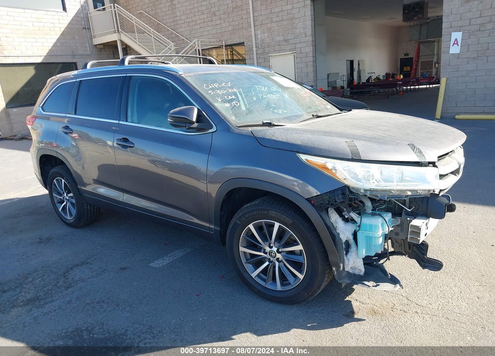 2018 TOYOTA HIGHLANDER XLE VIN: 5TDKZRFH1JS550306