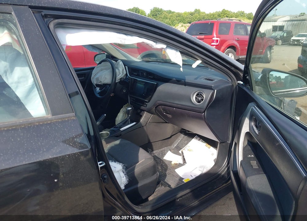2018 TOYOTA COROLLA LE VIN: 5YFBURHE8JP741828