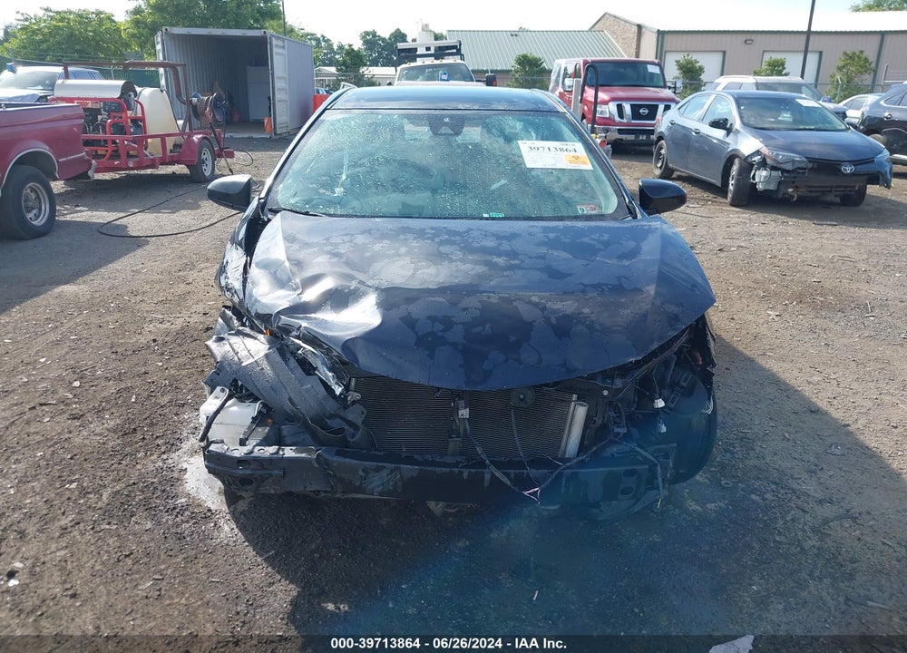 2018 TOYOTA COROLLA LE VIN: 5YFBURHE8JP741828
