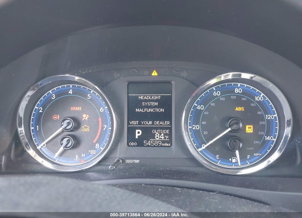 2018 TOYOTA COROLLA LE VIN: 5YFBURHE8JP741828