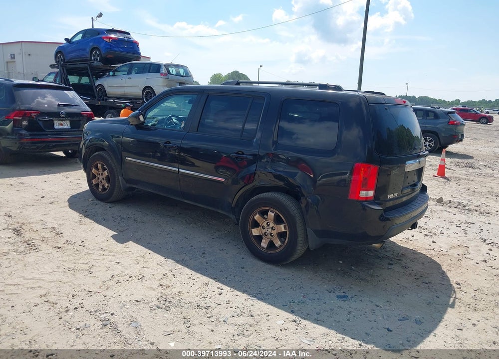 2011 HONDA PILOT TOURING VIN: 5FNYF4H98BB088375
