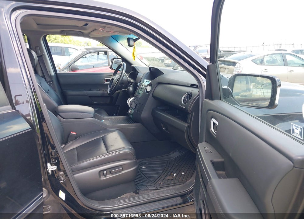 2011 HONDA PILOT TOURING VIN: 5FNYF4H98BB088375