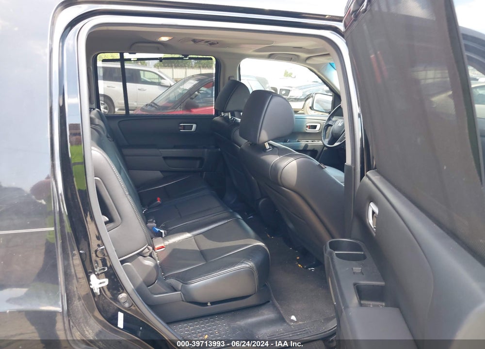 2011 HONDA PILOT TOURING VIN: 5FNYF4H98BB088375
