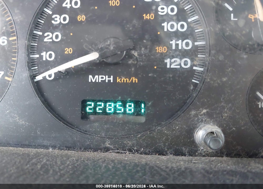 2003 JEEP GRAND CHEROKEE LAREDO VIN: 1J4GW48S23C586174